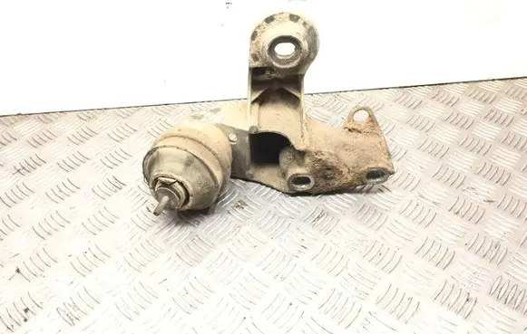 Audi A4 S4 B5 8D Engine mount bracket