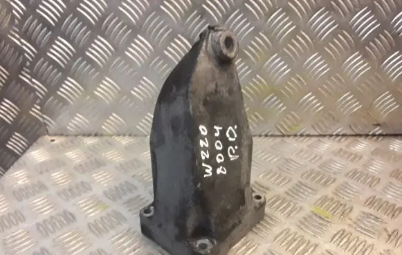 Mercedes-Benz S W220 Engine mounting bracket 6132230804 A6132230804