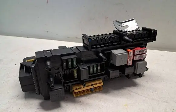 Mercedes-Benz C W204 Fuse module 2045453901