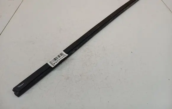 Hyundai i30 Front door glass trim molding