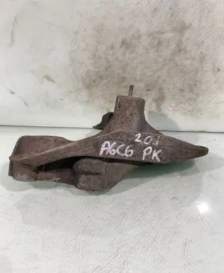 Audi A6 S6 C6 4F Engine mounting bracket 4f0199351ag