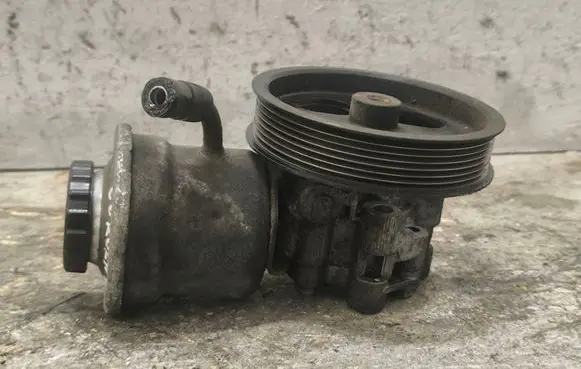 Toyota Corolla Verso AR10 Power steering pump