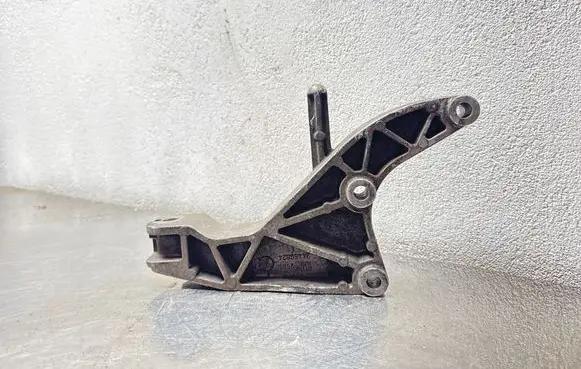 Opel Astra H Engine mounting bracket 24459824