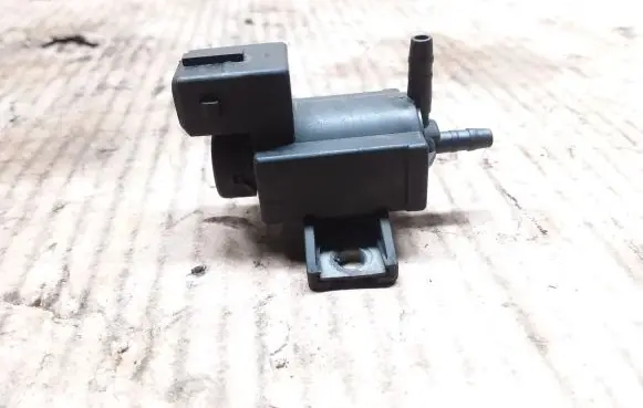 Toyota Avensis T270 Vacuum valve 258600R010