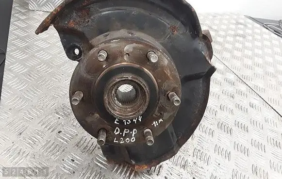 Mitsubishi L200 Front wheel hub 