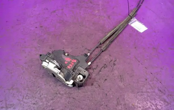 Mitsubishi Colt Front door lock 