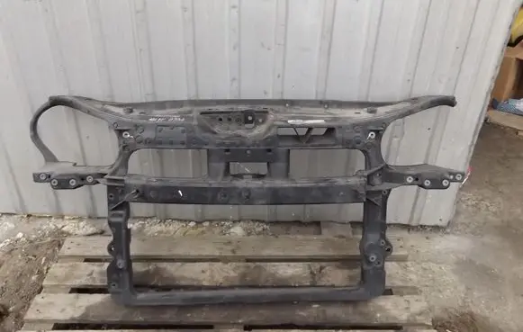 Volkswagen Polo Radiator support slam panel