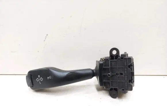 BMW 5 E39 Indicator stalk 8363668K 0110401025