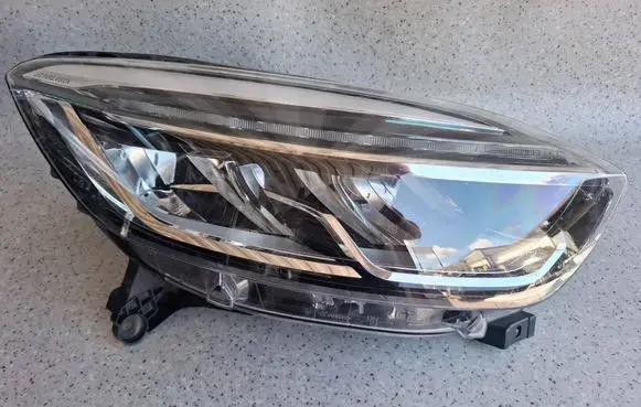 Renault Captur Headlight/headlamp 01297706 260107244R 0129770600316526