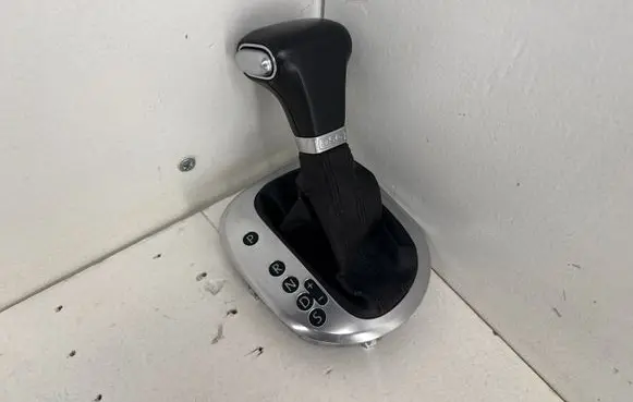 Volkswagen Touran I Gear lever shifter trim leather/knob 1T1713203G