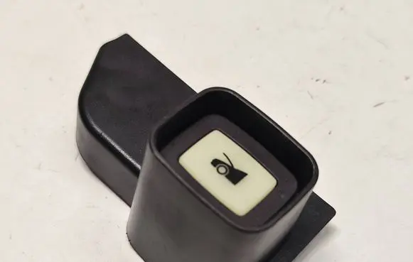 Tailgate opening switch