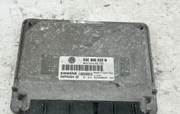 Volkswagen Polo V 6R Engine control unit/module 03E906033R 3PG7002 5WP4422402