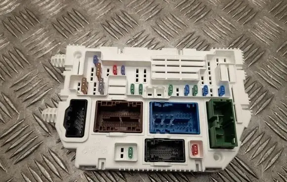 Opel Astra L Fuse box set 9861984280