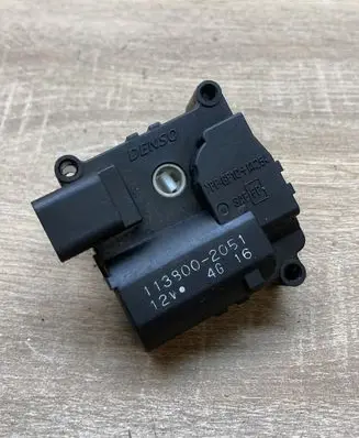 Toyota Avensis T220 Air flap motor/actuator 1138002051