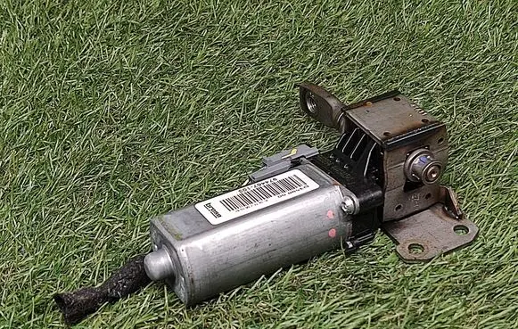 Volvo S60 Seat adjustment motor 94467103