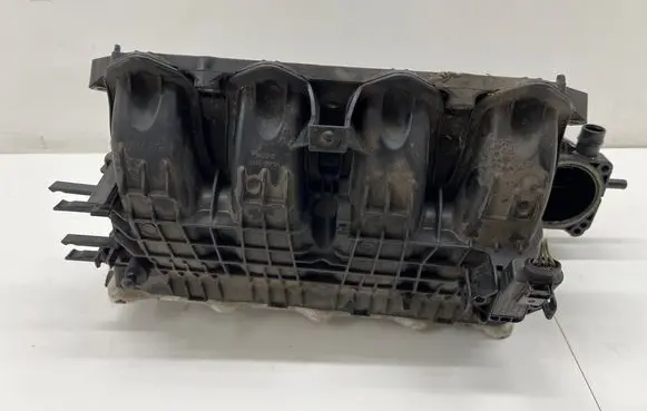 Volkswagen Polo V 6R Intake manifold 04E145749B