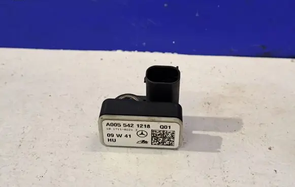Mercedes-Benz E C207 W207 Airbag deployment crash/impact sensor A0055421218