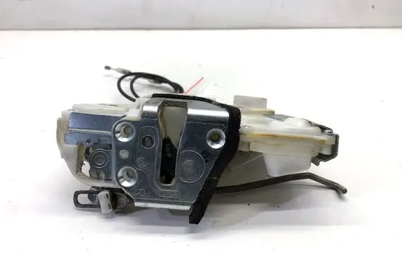 Suzuki Swift I Front door lock 