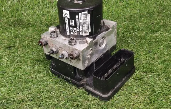Volkswagen Jetta VI ABS Pump 1K0614517BT