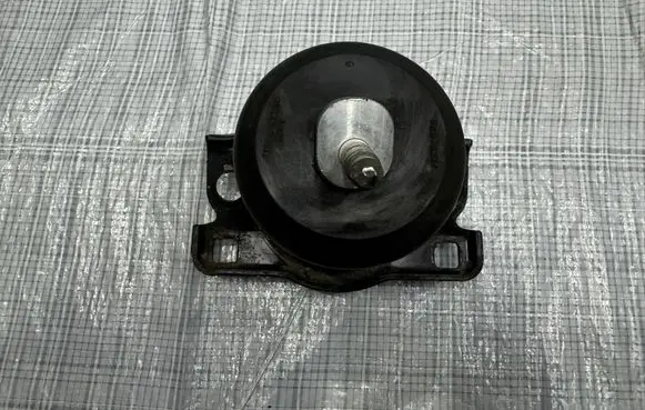 Mercedes-Benz X-class W470 Engine mount vacuum valve 112205XD0A