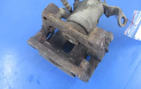 Opel Zafira A Rear brake caliper