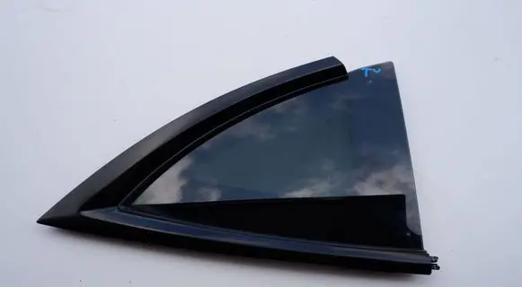 Tesla Model Y Rear side window 43R011569 E008686 DOT1100AS3M12385