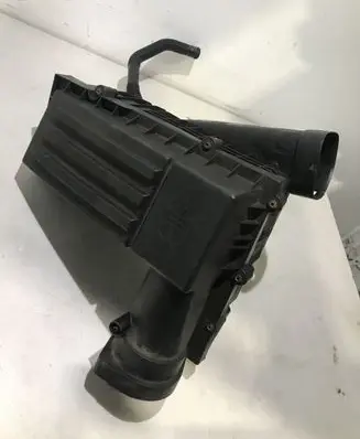 Volkswagen PASSAT B6 Air filter box 3C0129607 3C0129601