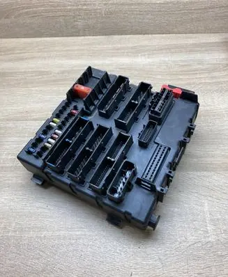 Opel Astra J Fuse module 13170893 460023260
