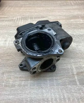 Volkswagen Tiguan EGR valve 03L131501E