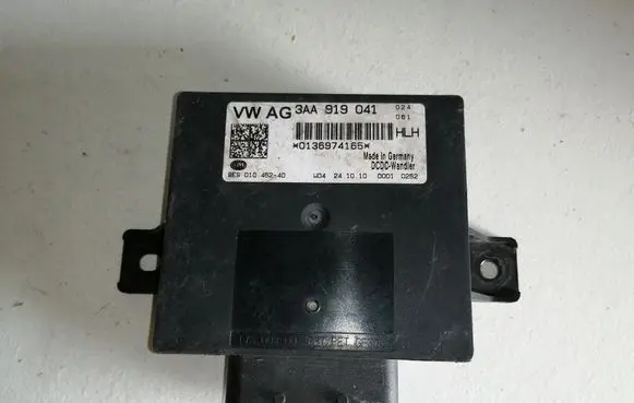 Volkswagen PASSAT B7 Voltage converter/converter module 3AA919041