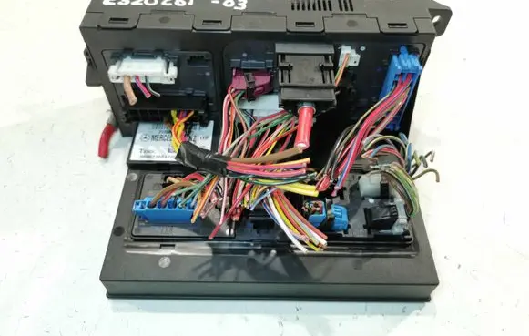 Mercedes-Benz E W211 Fuse box set 2115453101 00007165A2 2203319004