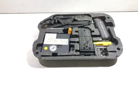Citroen C4 I Picasso Spare wheel mounting bracket 