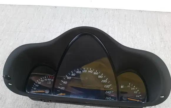 Speedometer (instrument cluster)