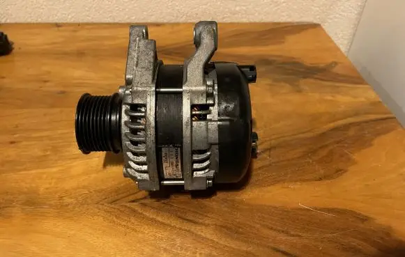 Honda CR-V Generator/alternator 1042114340