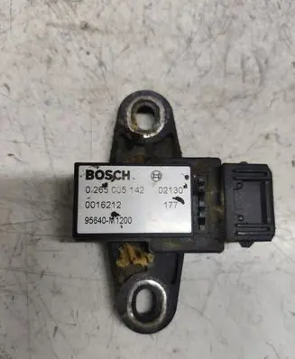 KIA Sorento Airbag deployment crash/impact sensor 0265005142
