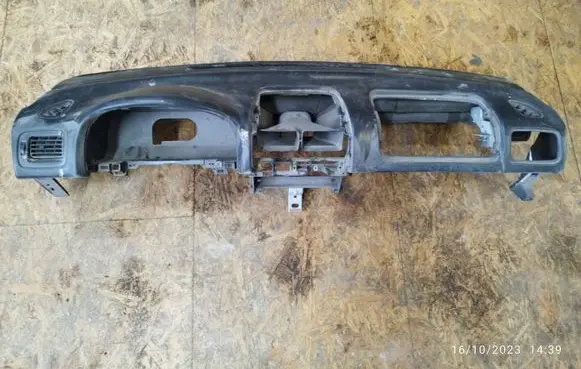 Subaru Impreza I Dashboard
