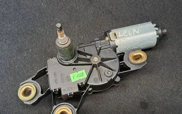 Seat Toledo III (5P) Rear window wiper motor 5P0955711B