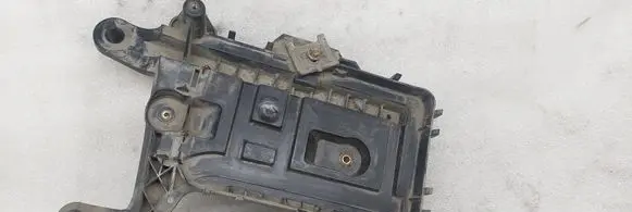 Volkswagen PASSAT B6 Battery box tray 1K0915333C