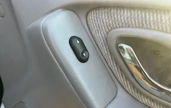 Mazda Tribute Electric window control switch 