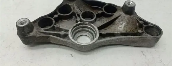 Mercedes-Benz E W213 Engine mounting bracket