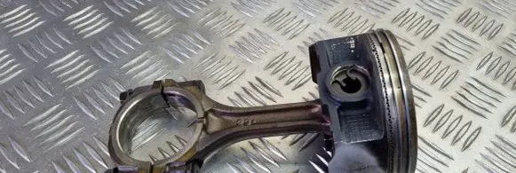 Subaru Forester SF Piston with connecting rod