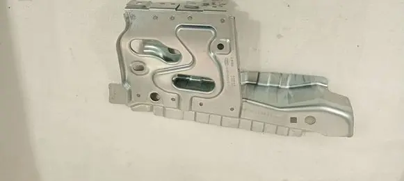Ford C-MAX II Fender mounting bracket AM51R16C076AC 26015