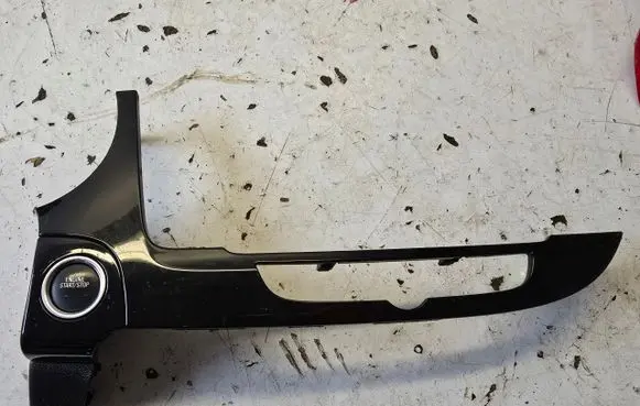 Opel Mokka X Glove box frame 