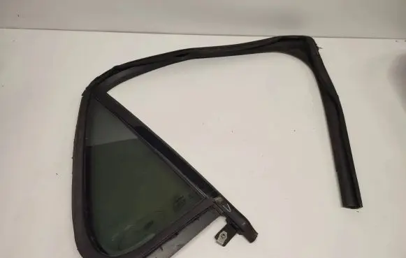 Ford Explorer Rear vent window glass 43r004757