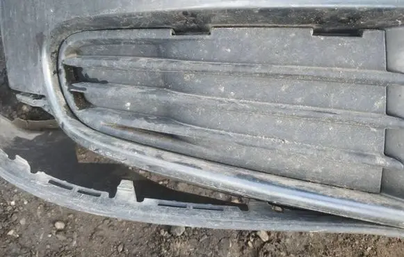 Volvo V50 Front bumper lower grill