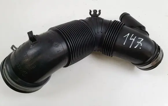 Volkswagen Scirocco Turbo air intake inlet pipe/hose 3C0129654