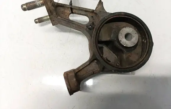 Toyota Avensis T270 Engine mount bracket AV93719