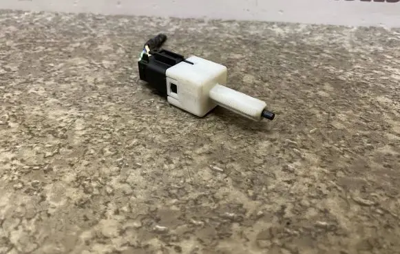 Honda CR-V Brake pedal sensor switch M28988