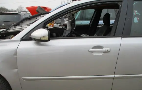 Volvo V50 Front door