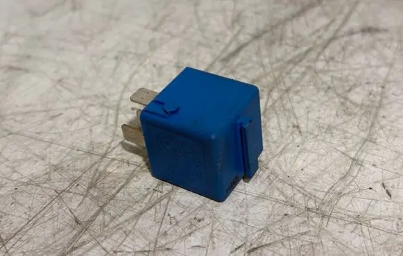 BMW X3 E83 Other relay 6915327
